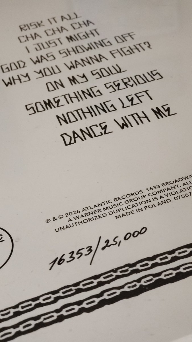 AhRTMOM's tweet photo. Finally got it today! 😎🙌👍#BrunoMars #TheRomantic 16,353/25,000 ain't that bad!! ❤️ https://t.co/p29rbsRkVI