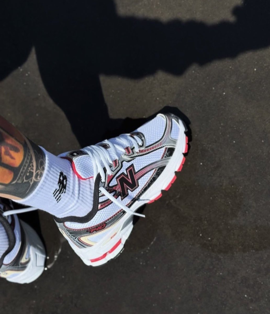 DayDreamKicks's tweet image. New Balance 740 ‘Infrared’🍒