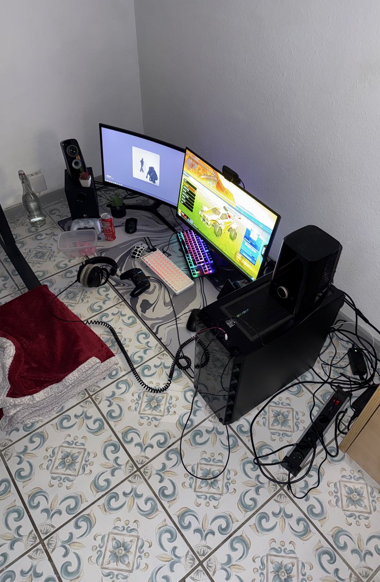Kqroushh's tweet photo. Peak Male Exp https://t.co/AVCUZzzYnm