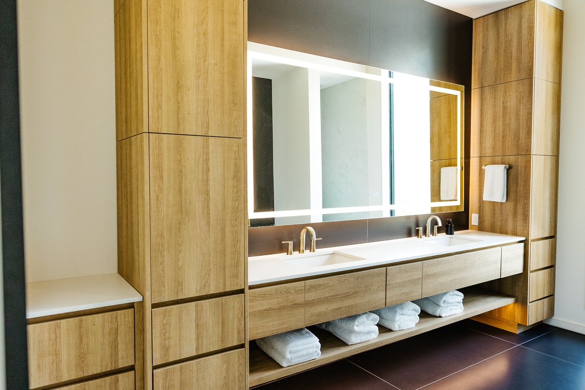 Custom millwork thrives when every piece fits the bigger picture. At the Remson House, cabinetry, finishes and lighting were all considered from the start to create a unified result that feels intentional.

#gator #gatormillworks #millwork #residentialmillwork #custommillwork