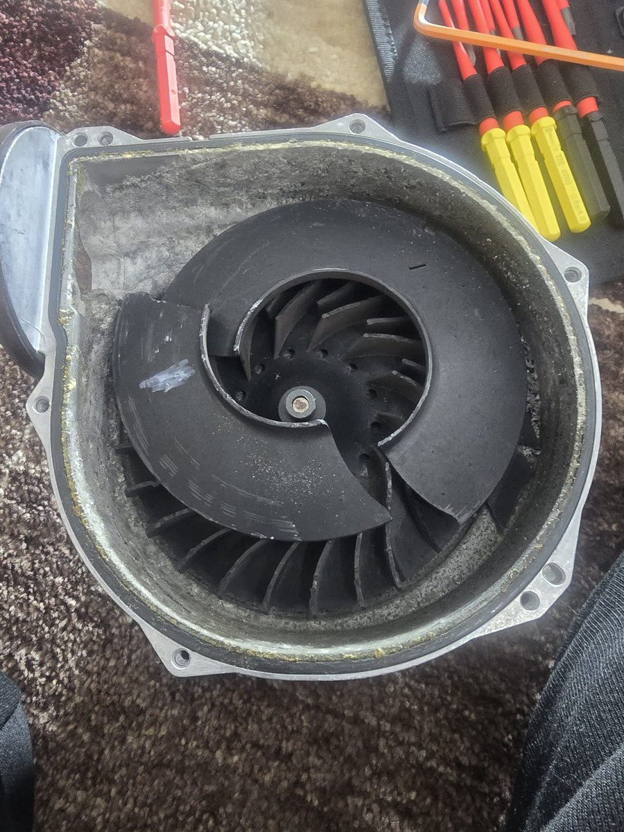 IGMPlumbing's tweet photo. Safety first! ⚠️ 
These burnt-out electrodes &amp; shattered boiler parts show why regular checks are vital. We also had to disconnect an unsafe gas fire on-site. Your safety is our priority! 

📞 01582 831120 
📱 07749 202609 
🌐 https://t.co/bDrylCpWE3
#GasSafety #BoilerRepair https://t.co/ZgE014Ykkm