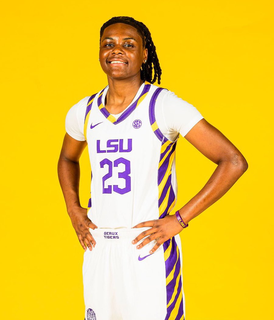 trendyhoopstars's tweet image. MiLaysia Fulwiley off the bench vs No. 7 Oklahoma:

22 PTS
8 AST 
4 RBS
3 BLK
1 STL
21 MIN

The one, not the two! 🤪✨