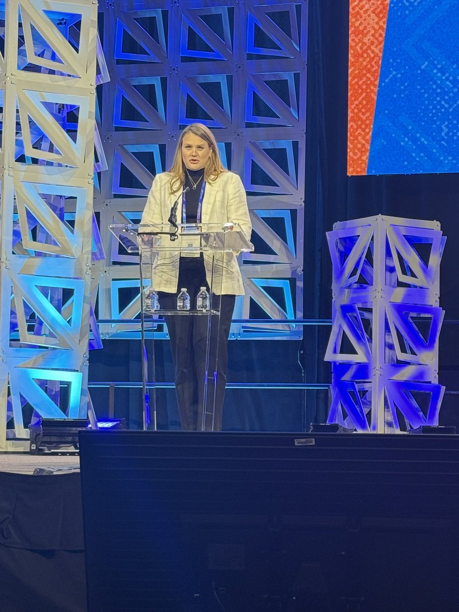 YaleCancer's tweet photo. At #SSO2026, @AlexGustafsonMD shares research showing that testing a patient’s immune cells against tumor organoids, or lab-grown versions of their own tumor, may help predict patient response to TIL therapy. @SocSurgOnc @OncoAlert @SmilowCancer https://t.co/tl4n6Kjj7f