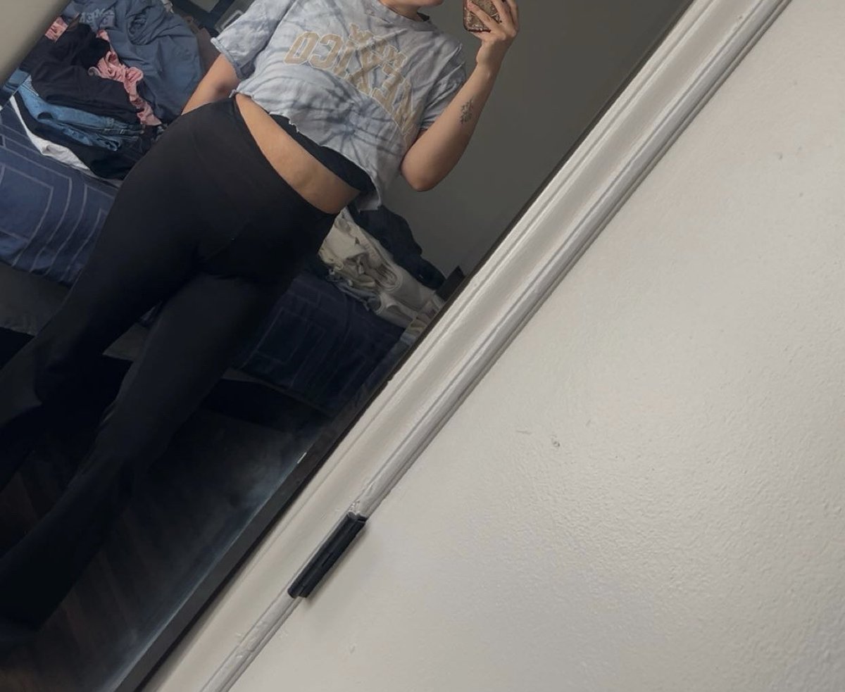SecretSmileXo's tweet photo. Don’t you want to see more 🤭 come on piggies you know how to get what you want. I’ll show all of me if you give me all of your money 😘 

Cashapp: $secretsmilexo https://t.co/GXrf5tHQuW