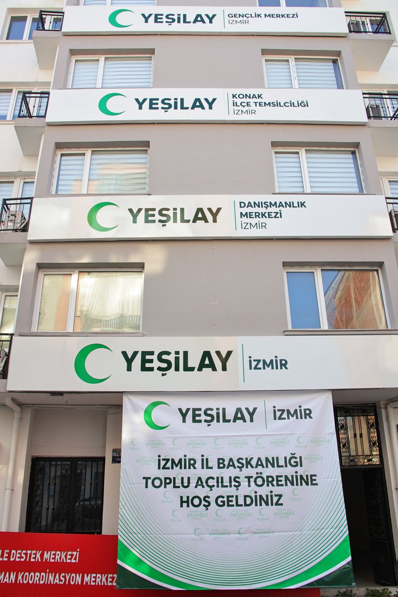 izmir_ilmem's tweet photo. İl Millî Eğitim Müdürümüz Dr. Ömer Yahşi ile Türkiye Yeşilay Cemiyeti Genel Başkanı Doç. Dr. Mehmet Dinç, Konak ilçemizde bağımlılıkla mücadele ve gençlik alanında yürütülecek çalışmaları yerinde değerlendirmek amacıyla Yeşilay Danışmanlık Merkezi (YEDAM) Konak Karataş Birimi, Yeşilay Konak Temsilciliği ve Konak Gençlik Merkezi’ne ziyaretlerde bulundu.

Ziyaretler kapsamında kurum yetkilileri ve Yeşilay gönüllüleriyle bir araya gelen heyet, kısa süre içerisinde faaliyete başlayacak merkezlerde yürütülmesi planlanan danışmanlık hizmetleri, rehabilitasyon süreçleri ve toplumda farkındalık oluşturmayı amaçlayan çalışmalar hakkında bilgi aldı. Özellikle gençlerin bağımlılıklardan uzak, sağlıklı ve bilinçli bireyler olarak yetişmesi için yürütülecek faaliyetlerin önemi üzerinde duruldu.

Kurumlar arası iş birliğinin güçlendirilmesinin önemine değinilen ziyarette, yakın zamanda hizmet vermeye başlayacak bu merkezlerin ilimizdeki gençlere önemli katkılar sunacağı ifade edildi.

Gençlerimizin İzmir İl Millî Eğitim Müdürlüğümüz koordinasyonu ve Yeşilay’ın rehberliğinde sağlıklı, bilinçli ve güçlü bireyler olarak yetişmesi; bağımlılıklardan uzak, özgür ve bağımsız bir geleceğe yürümeleri açısından büyük önem taşıyor. Ziyaretler, iyi dileklerin paylaşılması ve hatıra fotoğraflarının çekilmesiyle tamamlandı. 🌿

@tcmeb @Yusuf__Tekin @drsuleymanelban @yahsiomer
@mehmetDinc1920 @YesilayKurumsal @IzmirYesilay