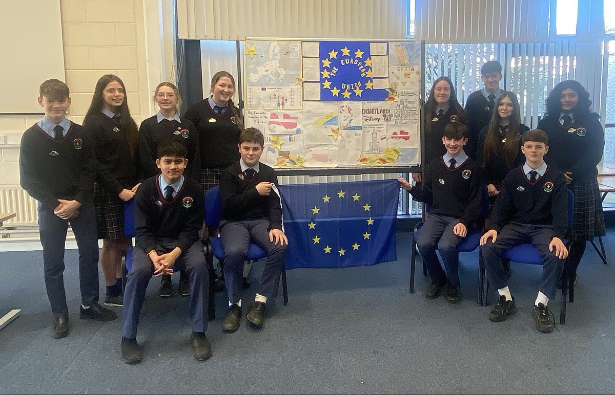 Pres_Carlow's tweet photo. 🇪🇺We were delighted that Billy Kelleher MEP visited our school today. Our Second Year #CSPE students were the lucky @Pres_Carlow students to learn more about the EU from @BillyKelleherEU. Many thanks to Mr O‘Mahoney for organising the event.🇪🇺@EPIreland_Edu #EPAS @CeistTrust 2/2 https://t.co/ty04ptWVmP