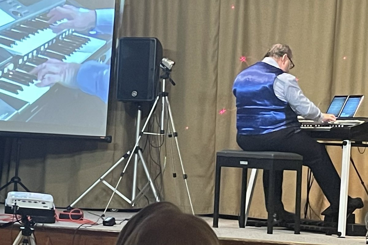 mikecarteruk's tweet photo. Lots of musical fun last night at Scunthorpe Music4You. Great to be out again with the Yamaha ELC-02 Stagea. https://t.co/1O2FrE8lt4