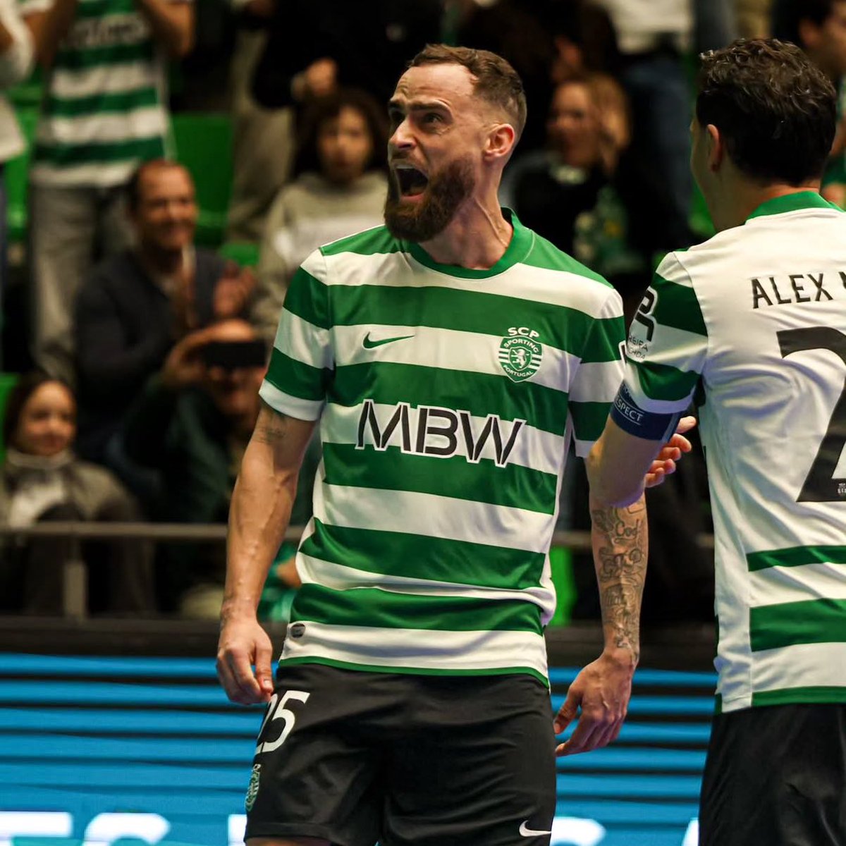 VITÓRIA NO DÉRBI EUROPEU, ESTAMOS NAS MEIAS FINAIS DA CHAMPIONS 💚🔥

Sporting CP 7-4 SL Benfica (10-8)

A resposta foi dada. Agora vamos em busca da terceira, que já devia estar no nosso museu.