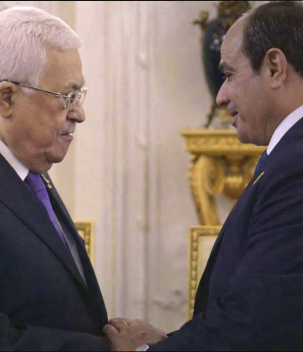 IranSuprem80867's tweet photo. 🚨 BREAKING:

Palestinian President Mahmoud Abbas held a phone call with Egyptian President Abdel Fattah el-Sisi to discuss the latest developments in Palestine and the escalating tensions across the region.

Abbas called for an immediate halt to Iranian attacks on regional countries and stressed the need to stop Israeli strikes on Lebanon to prevent further escalation in the Middle East.

Leaders emphasized the importance of dialogue and international efforts to stop the conflict from expanding.