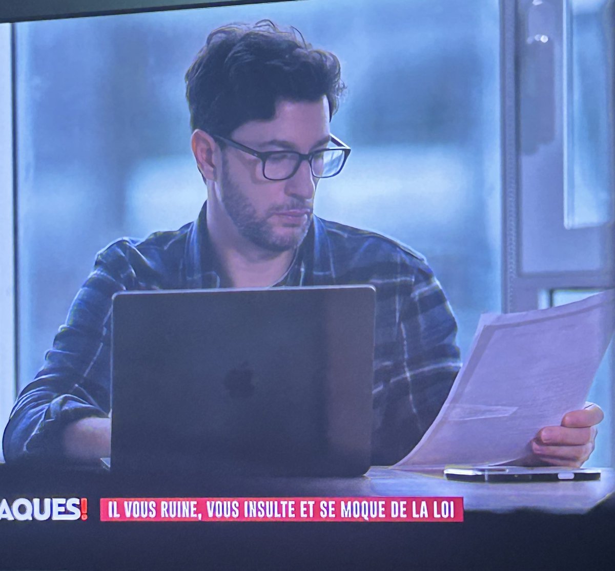 Manu du 6/10 d’NRJ fait des heures supp chez #arnaques de m6