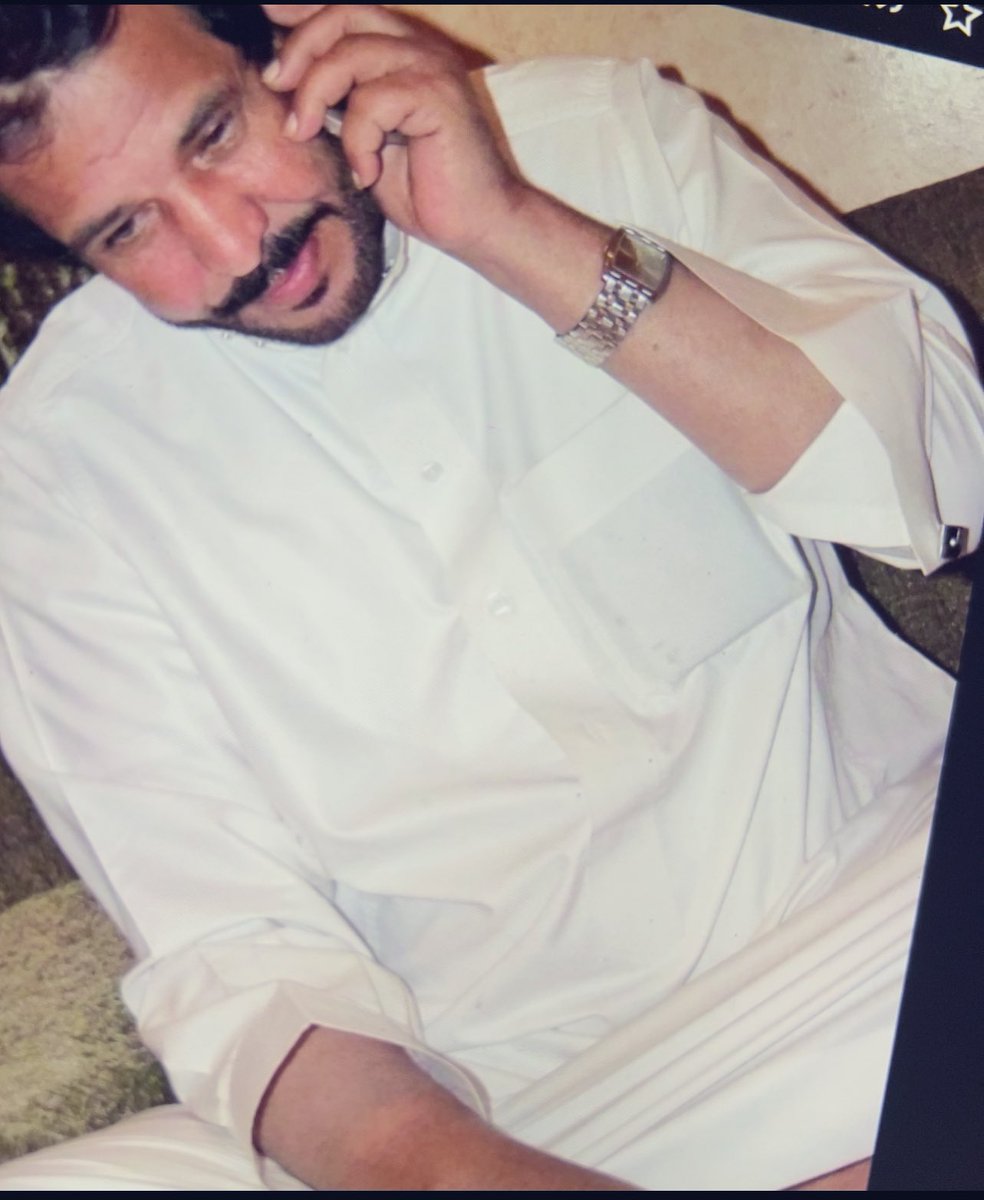 سود الليال الطوال وبيض الايامي
والماقف اللي عريب الجد يزهمبه

يبينن الحقايق عقب الاوهامي
كل يعرف الصديق اللي يقف جمبه

( سلمي ) ليا من كلً قال يا حزامي
عز الله انه حزامً ينتحيزم به 

حرً جناحه طويل ومخلبه دامي
وسيف ليا سل يضربّه ويطعمبه

و عدٍ شرابه لذيذً يروي الضامي
مثل البحر