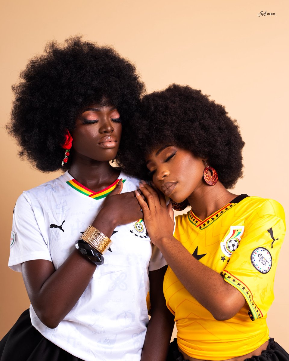 Armycreatives's tweet photo. Echoes of freedom, a month of unity, pride and freedom. ❤️

Let's celebrate in grand style.
This month, we portray the colors that represent us as a people, combining this unique style with bubble skirt designed by our amazing fashion designer from this same land. 🇬🇭 https://t.co/b0JX6Gm6lZ