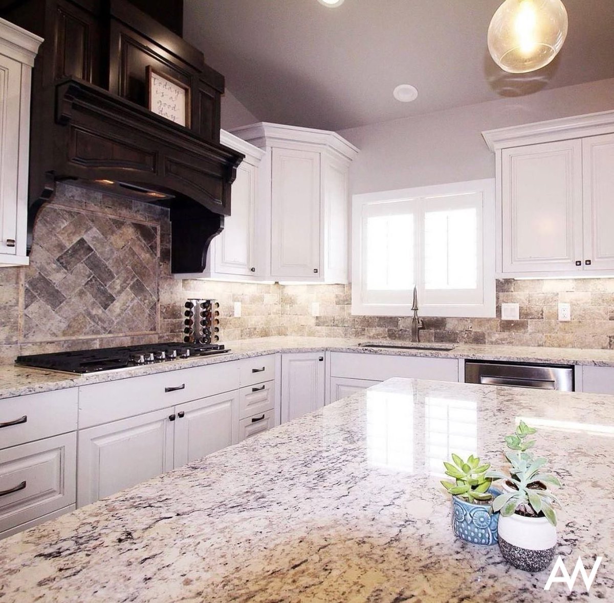 AdobeStoneWorks's tweet image. Striking stone. Sharp lines. Effortless style.
This kitchen makes a statement without saying a word 🔥
📞 806.371.7885
🔗 bit.ly/AdobeFreeEstim…
#AdobeWallsStoneworks #KitchenDesign #CustomStone #HomeInspiration
