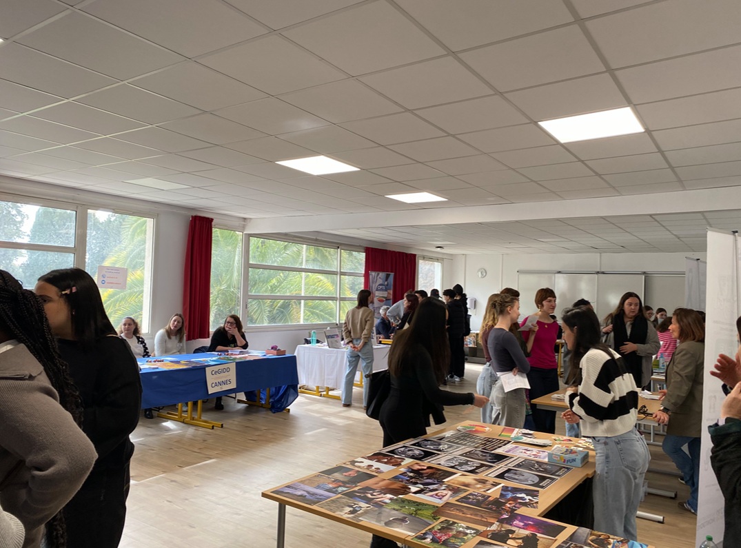 Lycée Les Coteaux tweet media