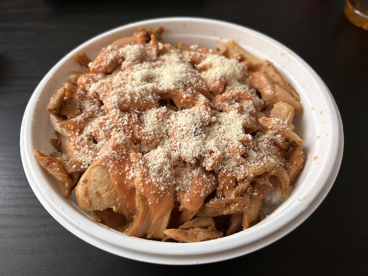 歌舞伎町でおそらく1番コスパの良いケバブ屋さんのケバブ丼(粉チーズは自前でかけた)🙏

このお店は、実は『地雷系魔法少女サクラ』でサクラちゃんが大食いするケバブ屋さんの参考となったお店でもあります。
歌舞伎町に来たら探してみてね☺️
#地雷系魔法少女サクラ #地雷サクラ