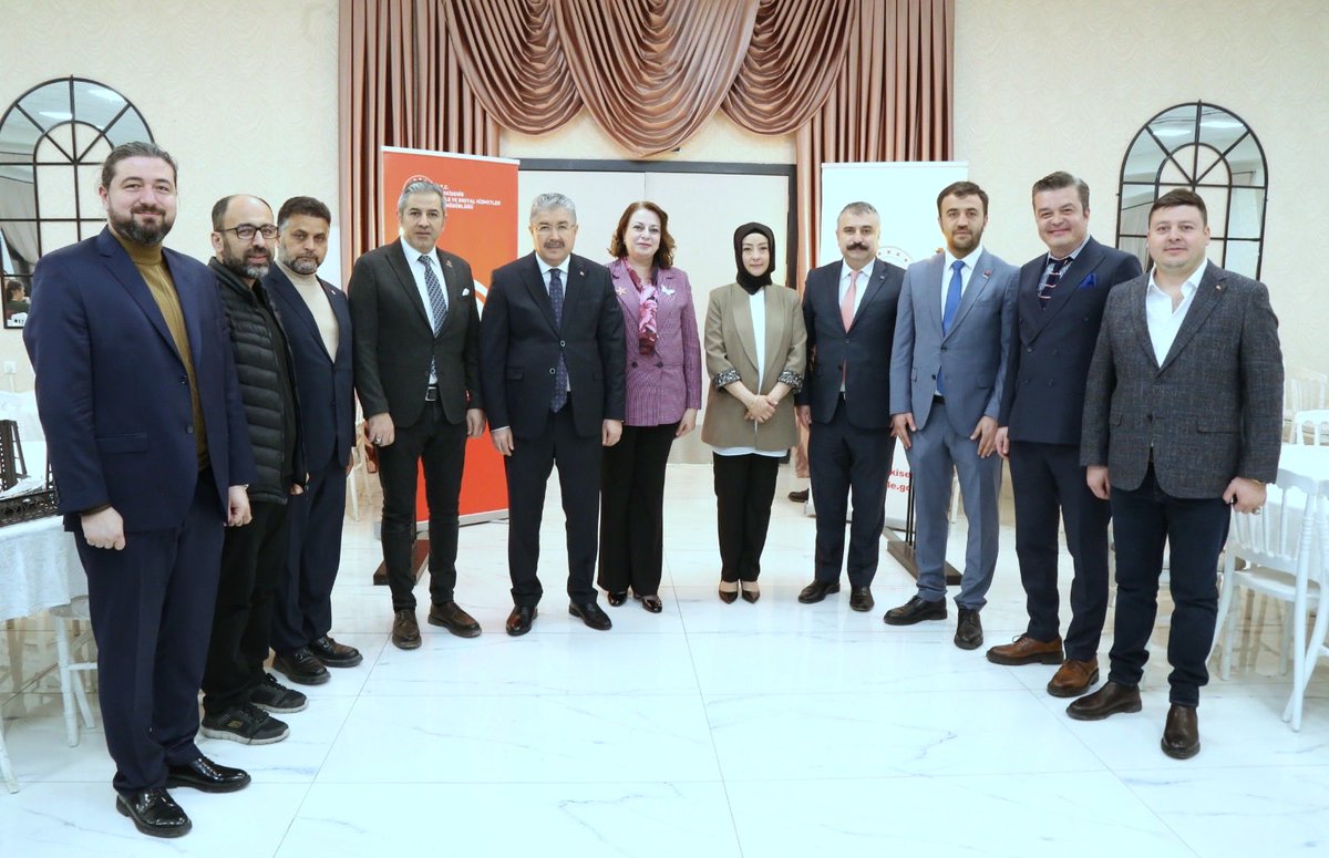 Bu akşam Eskişehir’de koruyucu ailelerimizle aynı iftar sofrasında buluşmanın mutluluğunu yaşadık.
Başta Sayın Valimiz <a href="/DrErdincYILMAZ1/">Dr. Erdinç YILMAZ🇹🇷</a> ve kıymetli eşi Doç. Dr. Şenay Yılmaz
olmak üzere bu anlamlı buluşmaya öncülük eden Aile ve Sosyal Hizmetler İl Müdürümüz Orhan Bayrak ve emeği