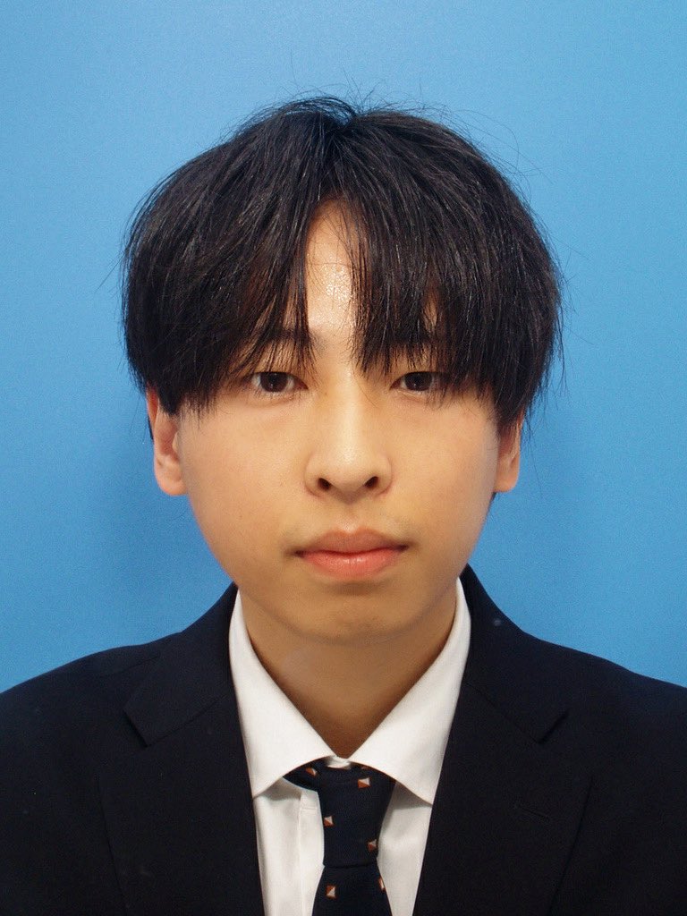trick_ava's tweet photo. 陰キャ極まってるから27歳の証明写真とは思えない顔してる https://t.co/I9yrwE1nqH