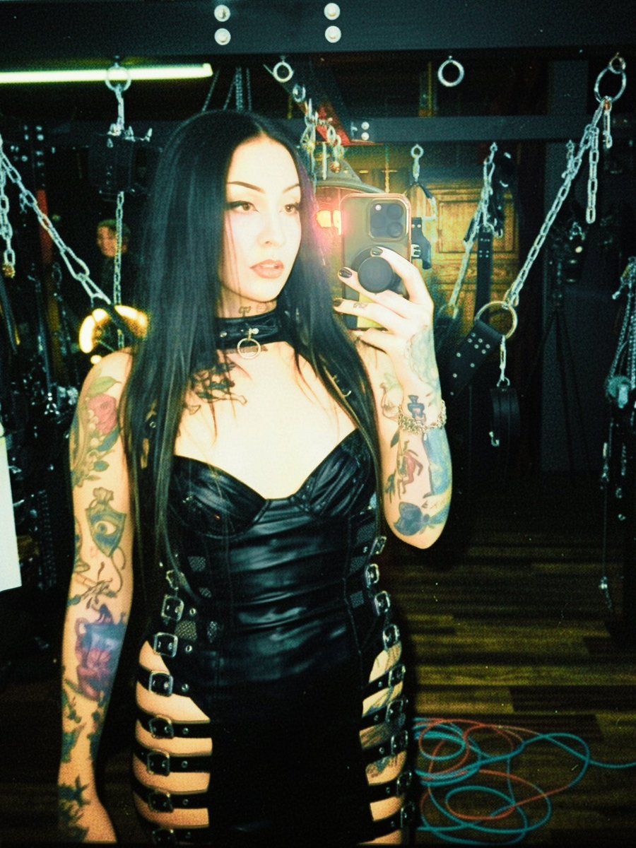 Mistress Bones tweet media