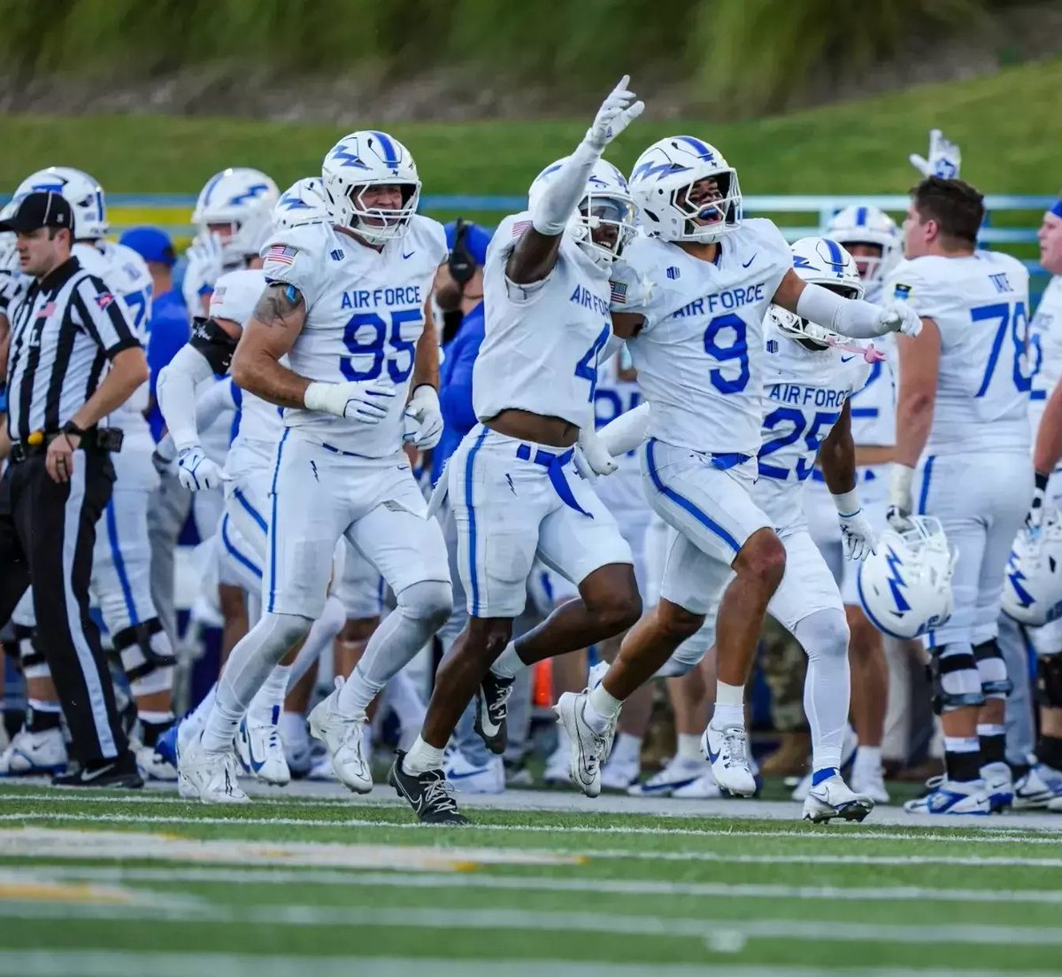 hites_connor's tweet photo. After a great call with @CoachLarryHart I am excited to have been offered by The United States Air Force Academy!⚡️
@AF_Football @MookieCarlile @CoachTCalhoun @CoachRuss58 @coachcdjackson @IgnatiusFB @CoachMmiller15 @PrepRedzoneIL @EDGYTIM @DeepDishFB @AllenTrieu @Bryan_Ault https://t.co/d8dU0417lK
