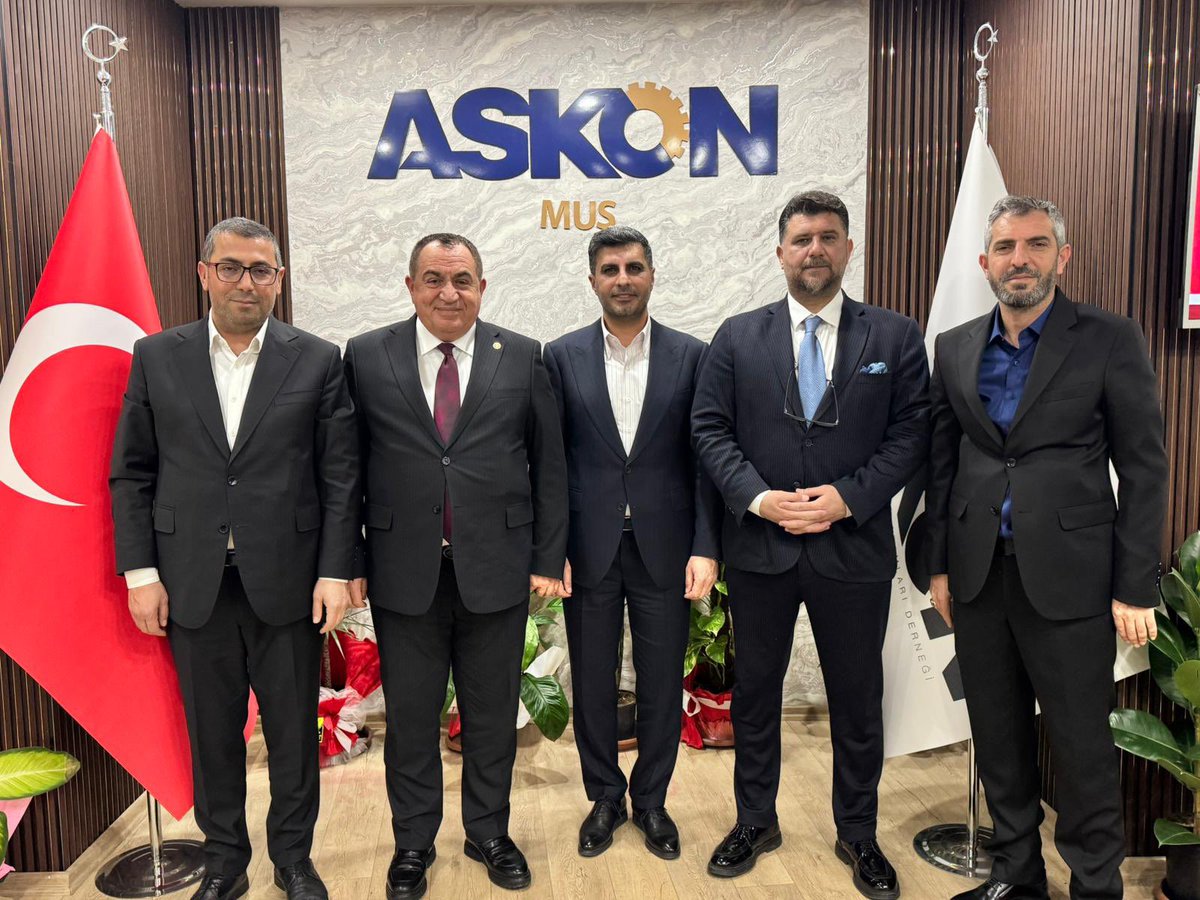 AK Parti Muş Milletvekilimiz Sn.<a href="/eminsimsekmus/">Mehmet Emin Şimşek</a> 
İl Başkanımız Sn.<a href="/MelikEmre1/">Melik Emre</a> 
Merkez İlçe Başkanımız Sn.<a href="/AvErdalSenturk/">Erdal Şentürk</a> 
Başkanımız Sn. <a href="/karadag_dr/">Dr. Serkan Karadağ</a> ‘ ı hayırlı olsun ziyaretinde bulundu.

Nazik ziyaretlerinden ötürü teşekkür ederiz.
<a href="/RTErdogan/">Recep Tayyip Erdoğan</a> 
<a href="/eminsimsekmus/">Mehmet Emin Şimşek</a> 
<a href="/orhanaydin/">Orhan AYDIN</a> 
<a href="/ASKON/">ASKON 🇹🇷</a>