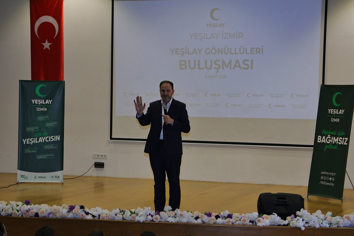 izmir_ilmem's tweet photo. 1–7 Mart Yeşilay Haftası kapsamında Türkiye Yeşilay Cemiyeti Genel Başkanı Doç. Dr. Mehmet Dinç, İzmir’de öğrenciler ve Yeşilay gönüllüleri ile bir araya geldi. Programda İl Millî Eğitim Müdürümüz Dr. Ömer Yahşi de yer aldı.

İzmir Atatürk Lisesi’nde düzenlenen buluşmada öğrencilerle sohbet eden Genel Başkan Dinç, bağımlılıkla mücadelede gençlerin rolüne ve bağımsızlık bilincinin önemine vurgu yaptı. Konuşmasında, sağlıklı yaşam alışkanlıklarının bireysel gelişimin yanı sıra toplumsal geleceğin korunmasında da büyük değer taşıdığını belirterek gençleri bilinçli ve kararlı bireyler olmaya davet etti.

Program kapsamında İl Millî Eğitim Müdürümüz ve beraberindeki heyet, okulun tarihine tanıklık eden İzmir Atatürk Lisesi Müzesini de ziyaret ederek müzede sergilenen belgeler ve tarihi eserler hakkında bilgi aldı. Ziyaret, gençlerle hatıra fotoğrafı çekilmesi ve iyi dileklerin paylaşılmasıyla sona erdi. 🌿
@tcmeb @Yusuf__Tekin @drsuleymanelban @yahsiomer @mehmetDinc1920 @YesilayKurumsal @IzmirYesilay