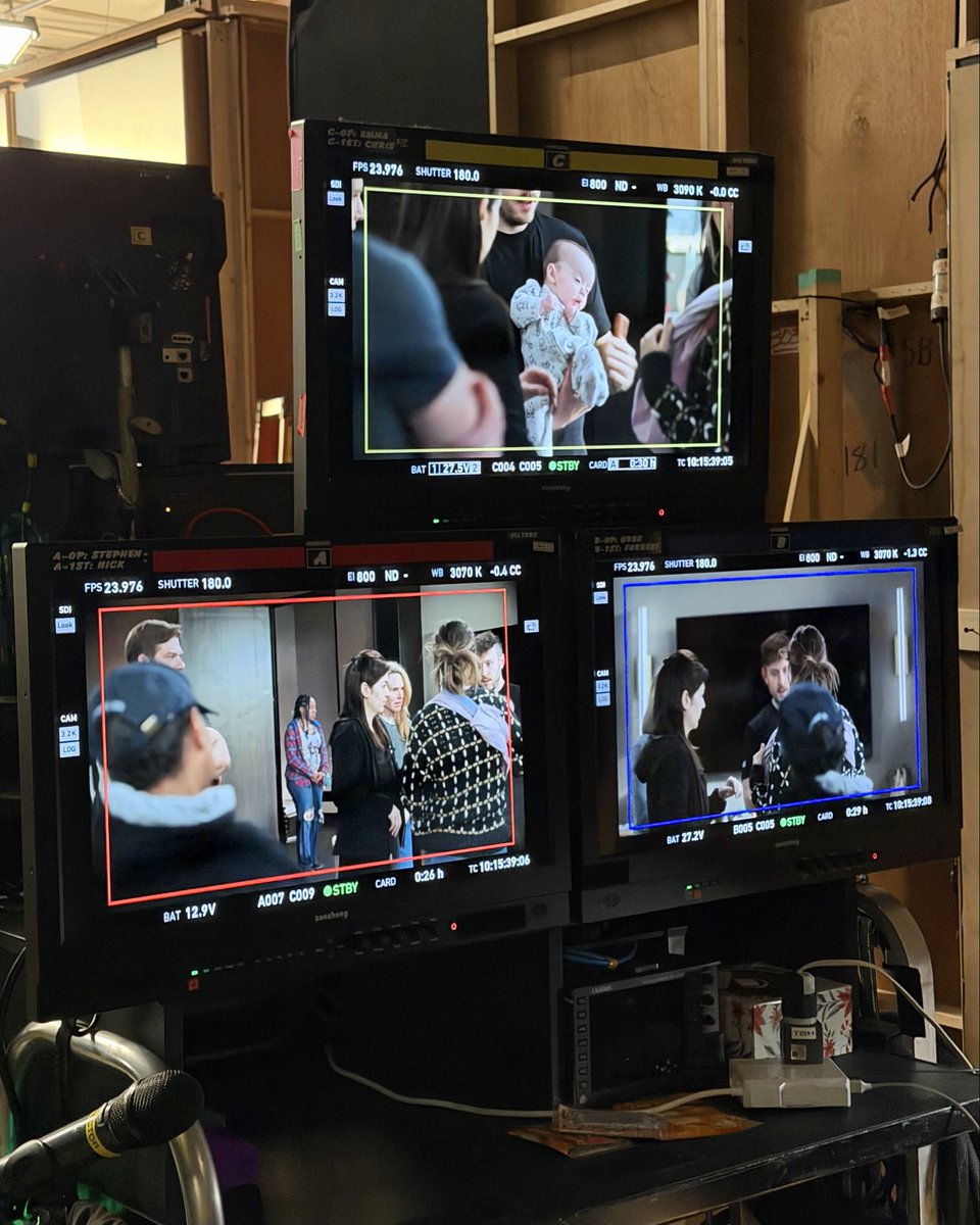 On set of Grey’s Anatomy with the twins! ⭐️