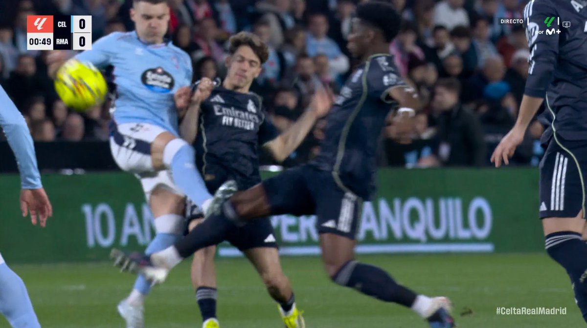 JorgeMuara's tweet photo. @elchiringuitotv Atraco a mano armada del celta. https://t.co/SPH6syS6aq