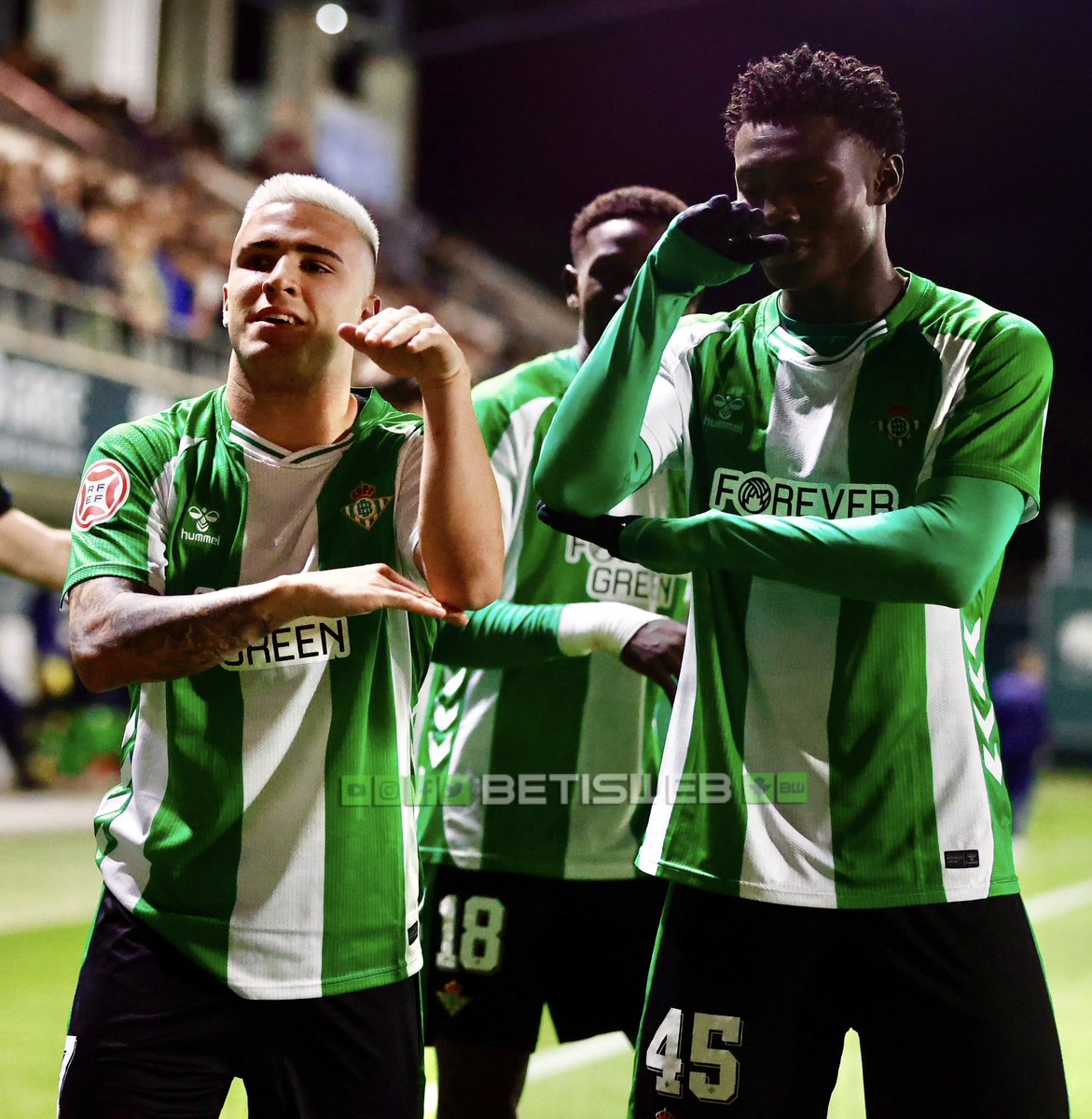betisweb's tweet photo. ⏱️ 94 FINAAAAAL, LA VICTORIA SE QUEDA EN HELIOPOLIS doblete de Pablo García y Morante

3️⃣ #BetisDeportivo
1️⃣  #SevillaAtletico
 
#CanteraBetis #VamosBetisDeportivo #1RFEF #ElGranDerbi https://t.co/W8sFGOOzuK