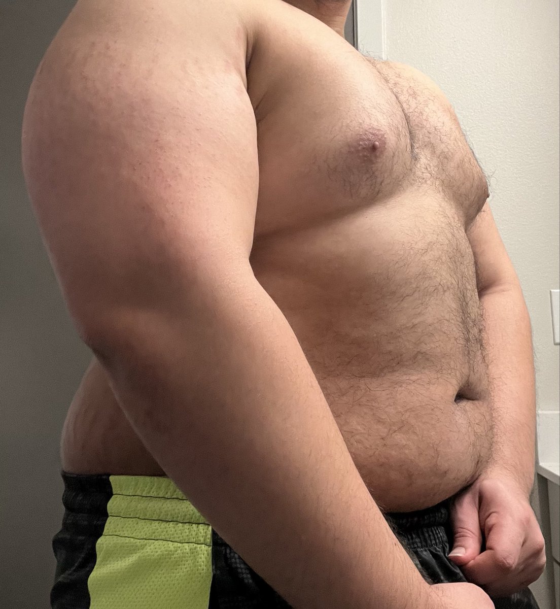 CanisGreen's tweet photo. Late night workout chest pump, sticking with mornings if possible but this came out well https://t.co/HYa9PdVlc3