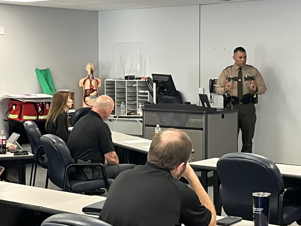 THPFallBranch tweet media