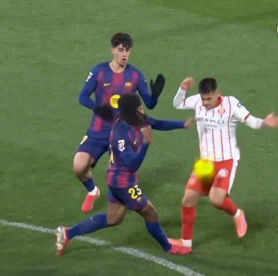 barccelonii2's tweet photo. نفس الحكم -
لم يحتسب لقطة جيرونا الفاول الصريح قبل الهدف
لم يحتسب لقطة ريال مدريد الفاول الصريح قبل الهدف

سوتو مدر��دي اكثر من سانتياغو بيرنابيو !! https://t.co/esXschbgfV