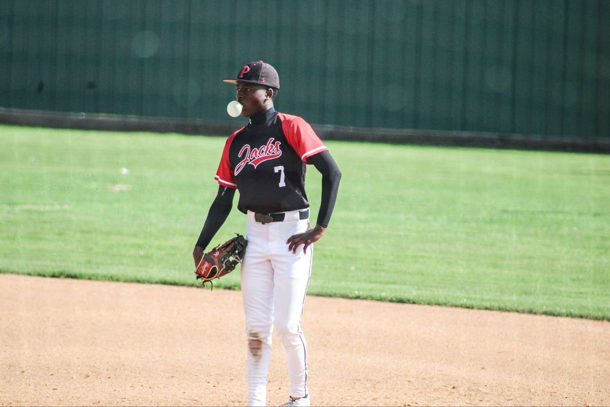 LinzyHoward1's tweet photo. jr year first team all district centerfielder! .350 BA DISTRICT .400 BA https://t.co/RBuEwSCIxm