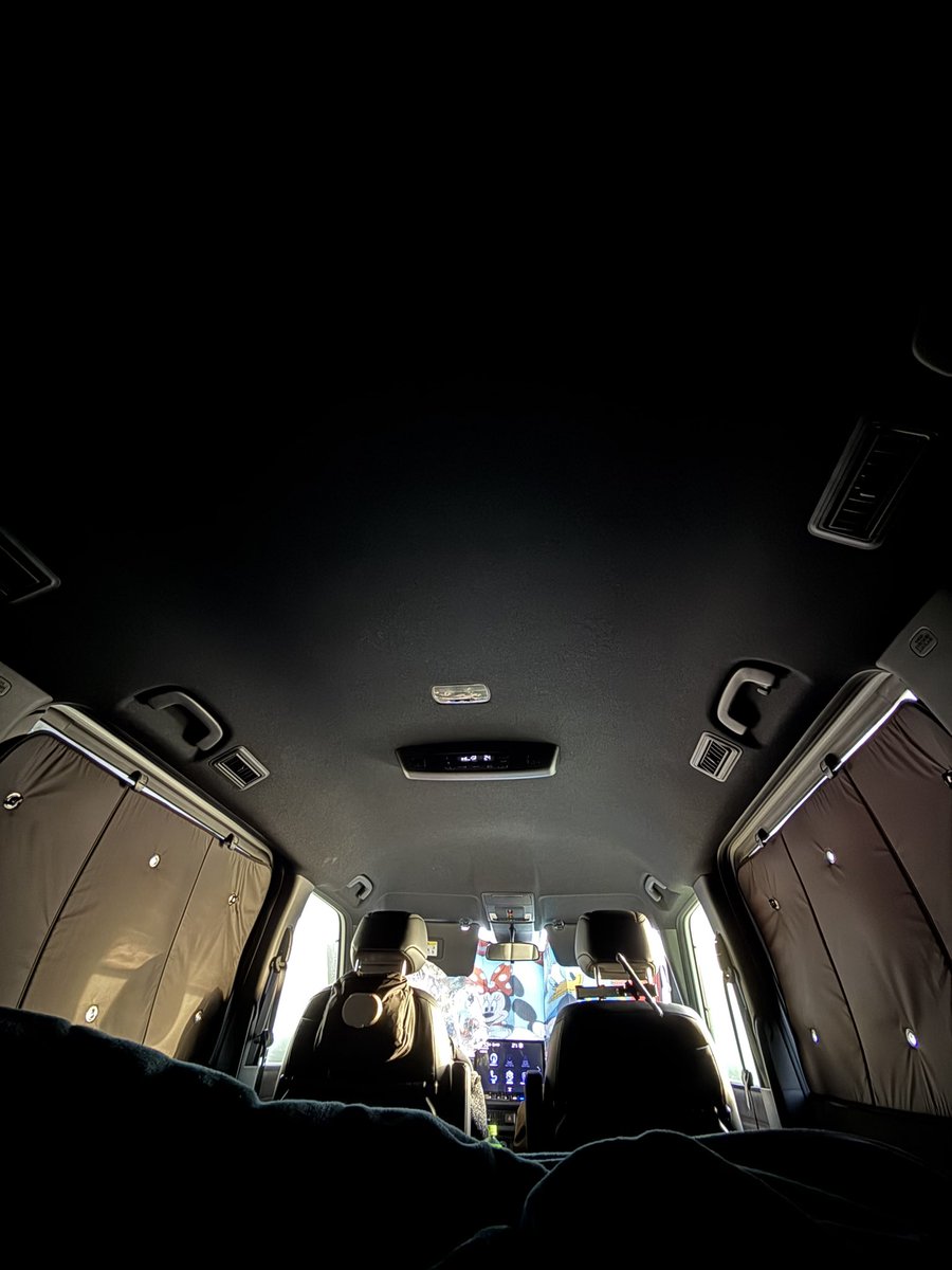 FilmicTaro's tweet photo. 人生初めてステップワゴンで家族3人で車中泊したけど快適すぎた👏嫁も子供も初めてだったけどグッスリ👏👏
後席の横幅セミダブルサイズあるため3人で川の字で寝たけど全然大丈夫やた🥺

#車中泊 #ステップワゴン #ホンダ https://t.co/Z8RgaAU1eq