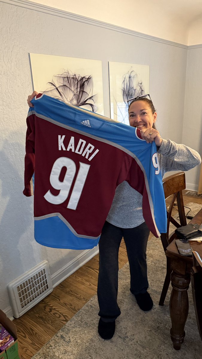 papagah's tweet photo. My wife might be excited @43_Kadri @Avalanche #GoAvsGo https://t.co/uowx5wTEO1