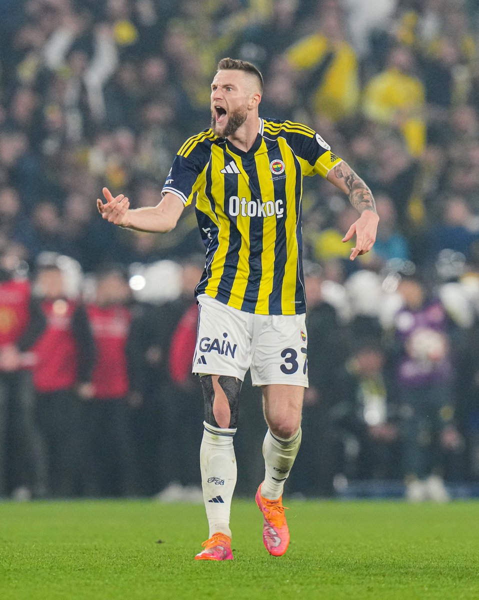 buzzspor's tweet photo. Milan Skriniar: "Fenerbahçe, dünyanın en büyük spor kulübü." https://t.co/VwTjbqxiKf