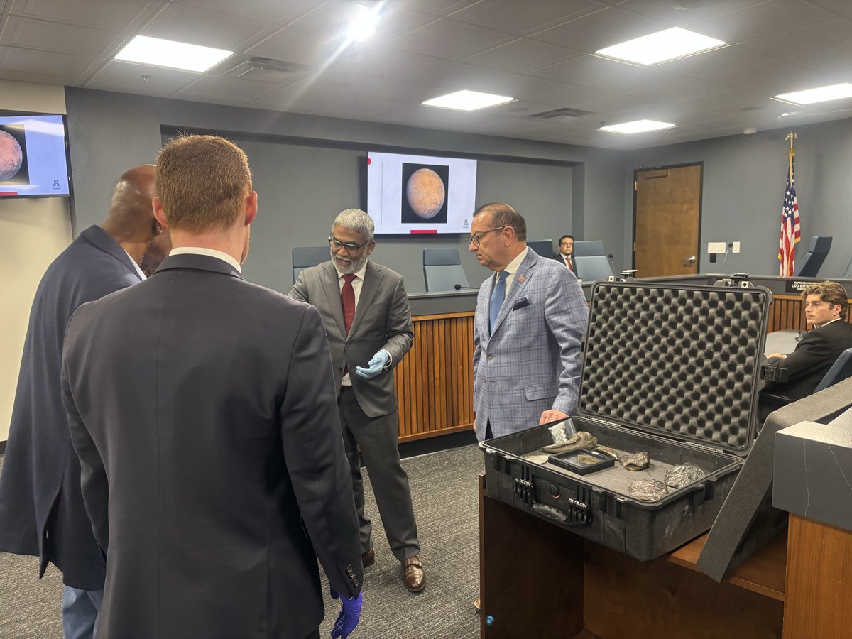 LopezForArizona tweet media