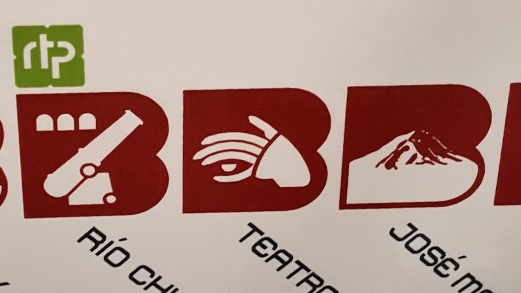 Haikú encontrado en el metrobús:

La guerra atroz 
me ciega. ¿Dónde está
mi bello mundo?