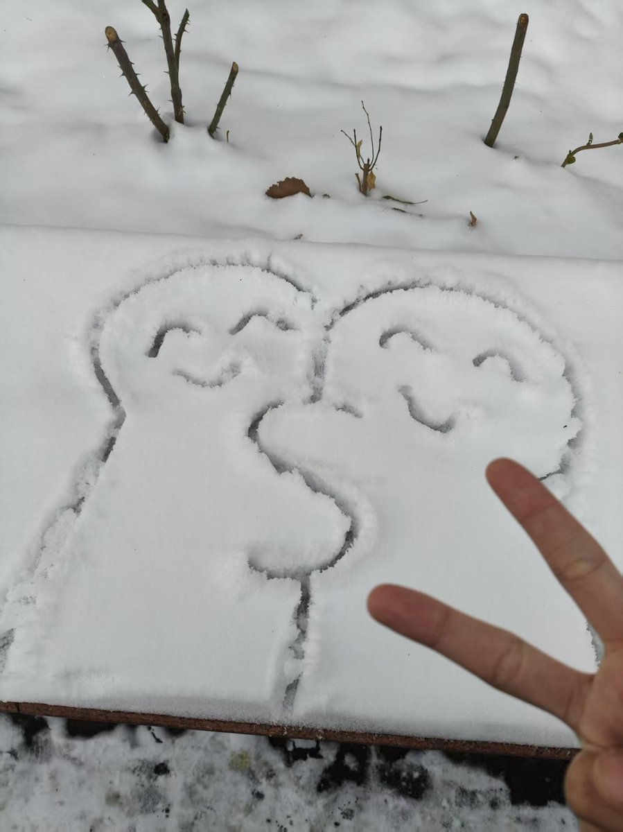 AriasmithAria1's tweet photo. ❄️Spreading love one snowflake at a time! ☃️ This beautiful winter art reminds us that love is everywhere, even in the snow! 🌨 https://t.co/YdUweCNkgt