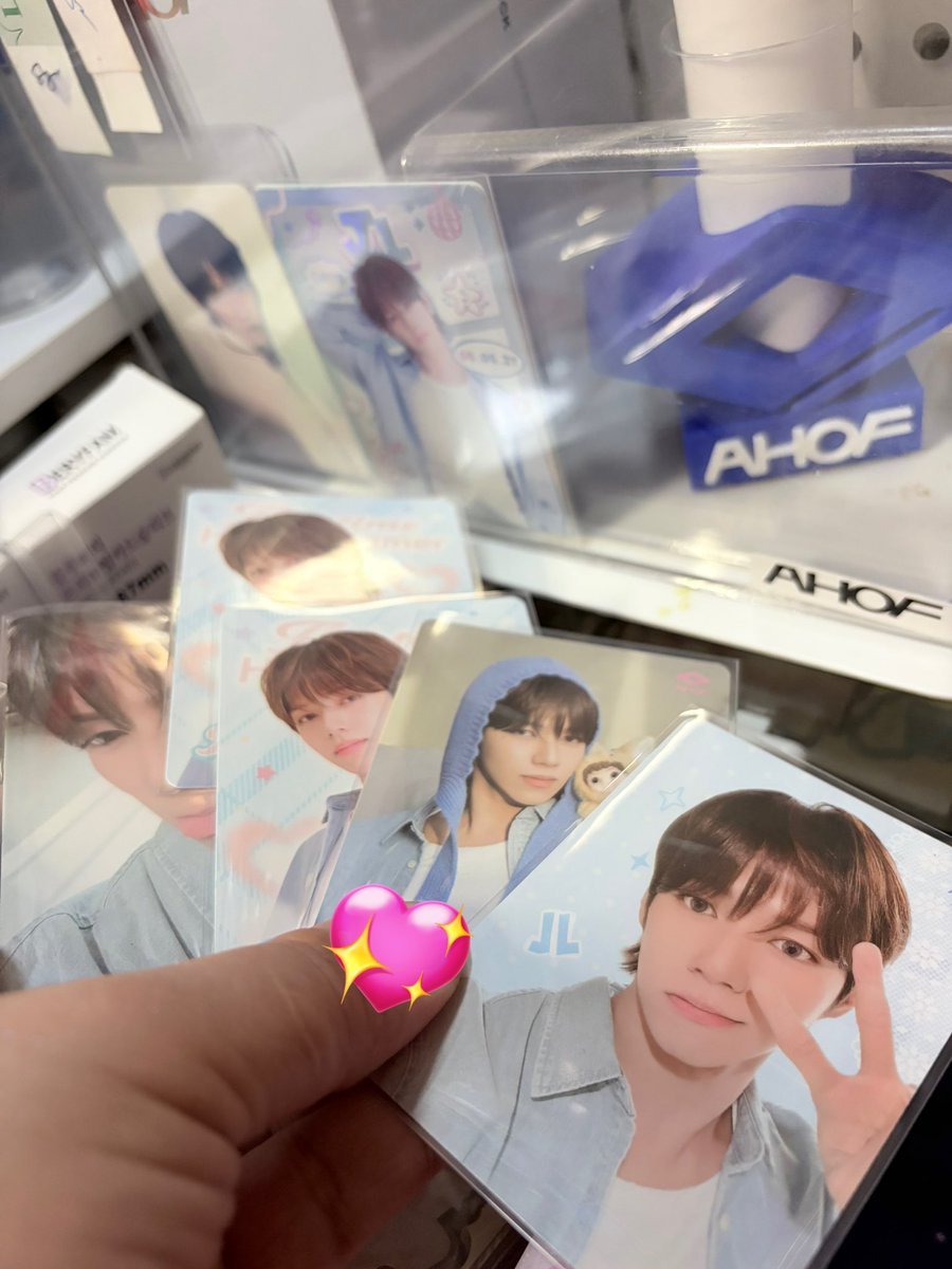 Fohacigey's tweet photo. Yung totoo cya ba yung rare miimca 🥺😳🫠😶‍🌫️ out of 80 pc i only got 4 dupe pa yung isa 😅🤣 yung isa magnet at yung cartoon card na 🥺🥹🫠

Aasa muna ako sa trade i guess 🤣

Ang hirap naman mag ka JL 🥺😶‍🌫️🫣

🫠

#AHOF #AHOF_JL #JL
#miimca https://t.co/6wCQSMR7Jy