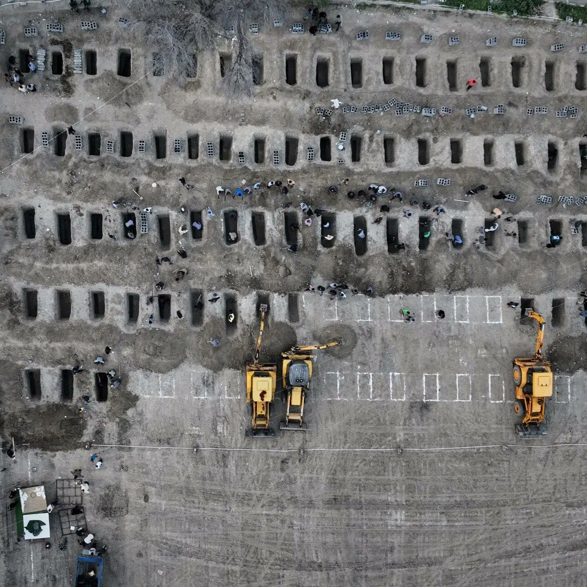 Coğrafyalarımızı kana bulayan bütün zalimleri kahru perişan eyle Yâ Rab! Şu Bedir Gecesi hürmetine ümmete birlik ve dirlik ver Yâ Rab!
#BedirleAydınlanalım