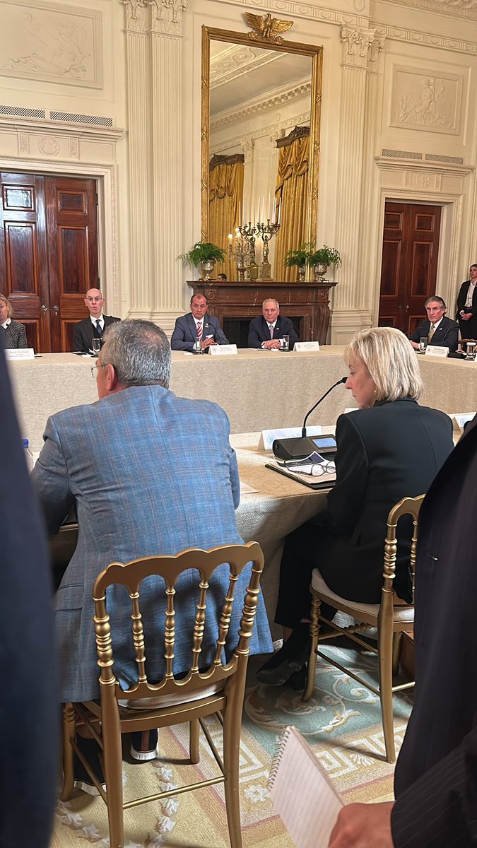 Fake Urban ❌eyer (parody) tweet media