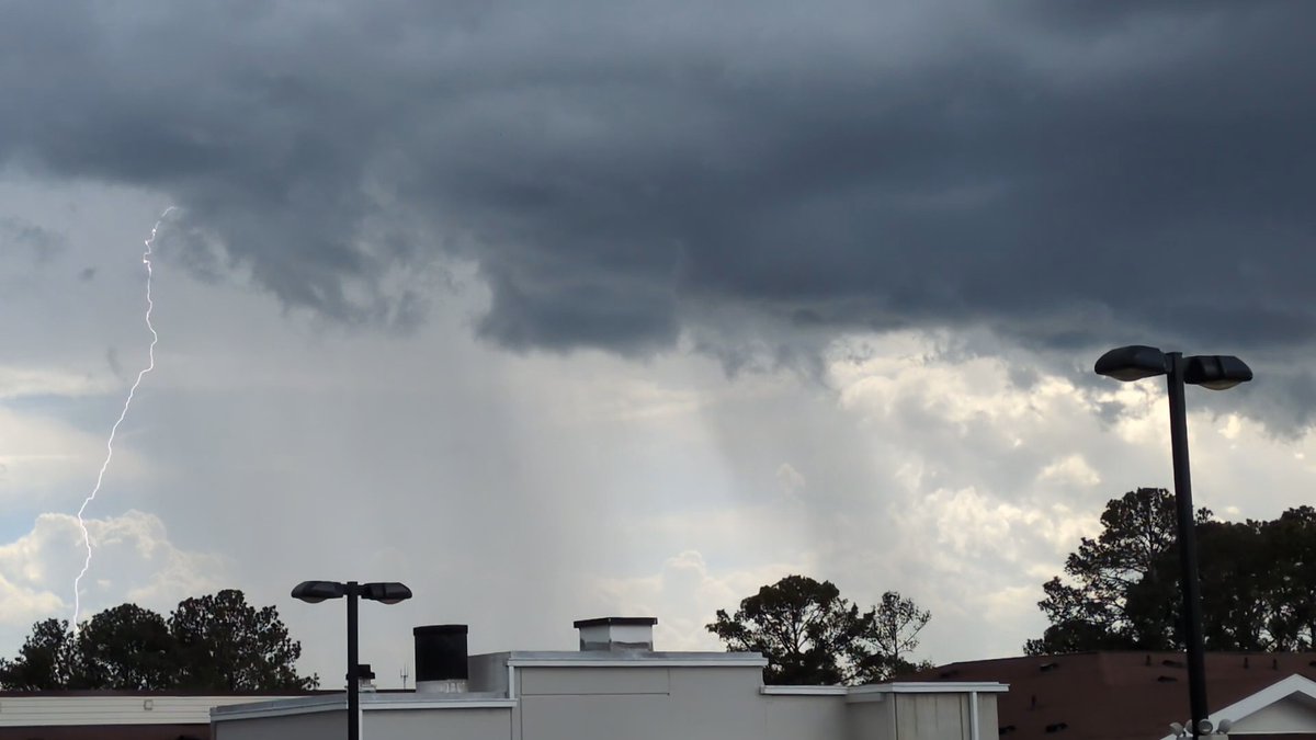 Kev1nLuo's tweet image. Feels like summer. Thunderstorm Decatur, GA today. #gawx #lightning @spann @NWSAtlanta