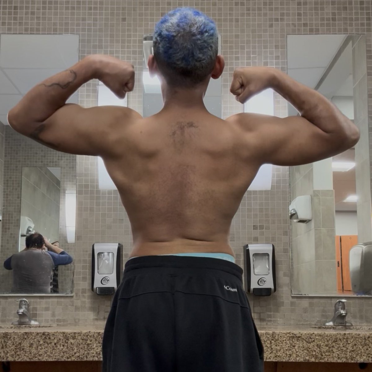nastypatch's tweet photo. not arguing wit a female if my chest bigger and my waist more snatched https://t.co/NpHyHOL4z9