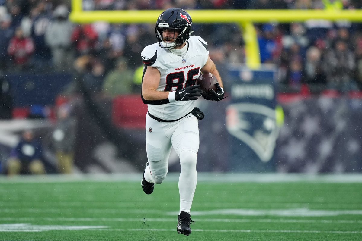 The #Texans and TE Dalton Schultz have agreed to terms on a 1-year extension worth $12.6M, sources say, with $17.6M now guaranteed combining 2026 and 2027.

The deal, done by <a href="/SteveCaric/">Steve Caric</a> of <a href="/Wasserman/">Wasserman</a>, rewards another veteran in Houston. First Danielle Hunter, now Schultz.