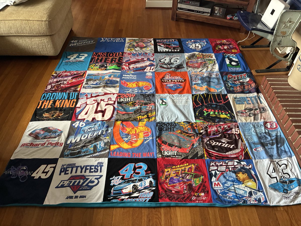 Larry434546 tweet media