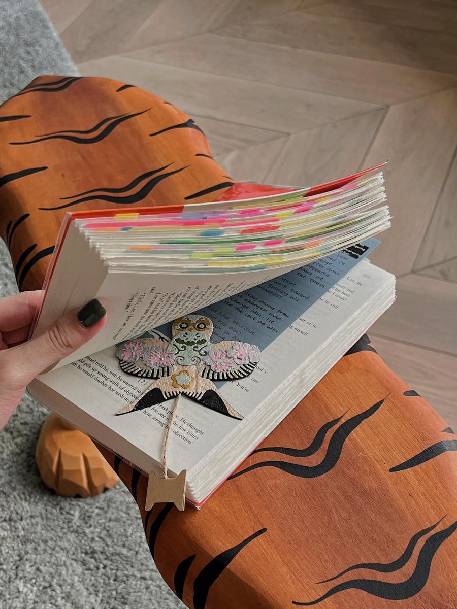 Selina12635's tweet photo. Engaging with the written word, allowing the narrative to inspire and ignite my imagination. 📘💭 https://t.co/LgtEvwxVEY