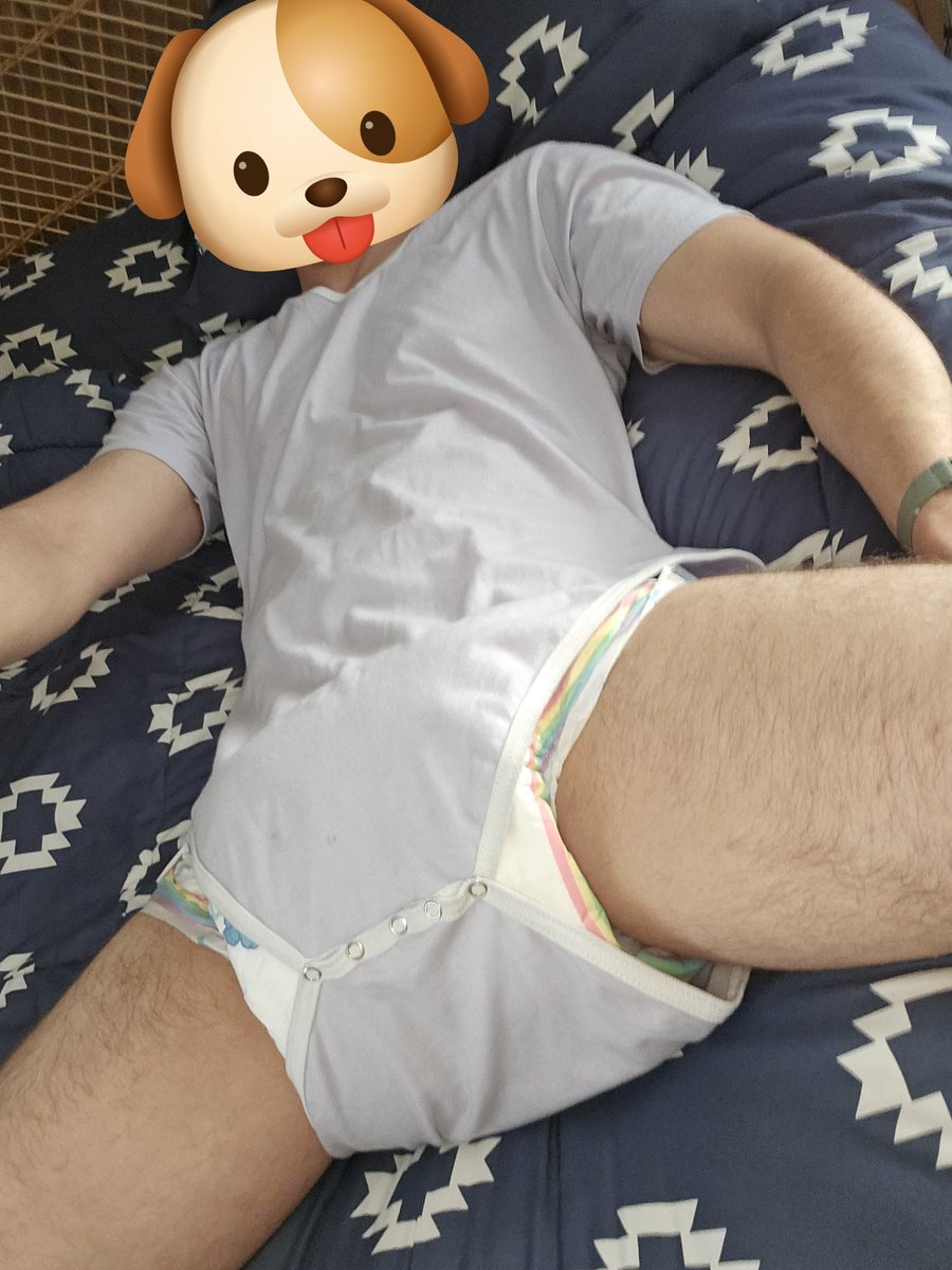 Anyone else notice their diapers get way bigger on Fridays? Im not sure why that happens. #bigdiaperfriday #bdf #abdl