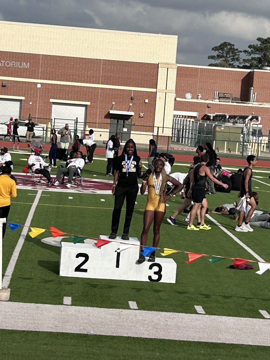Aldine Eisenhower Girls Track and Field tweet media