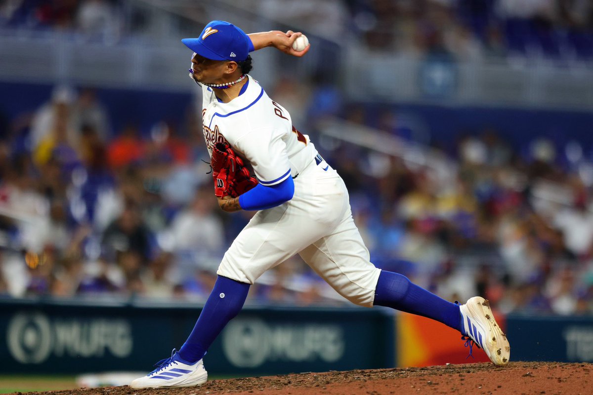 Cubs's tweet photo. 100+ mph from La Gasolina for Team Venezuela 🔥

 #WorldBaseballClassic https://t.co/gCbAAKFNpQ