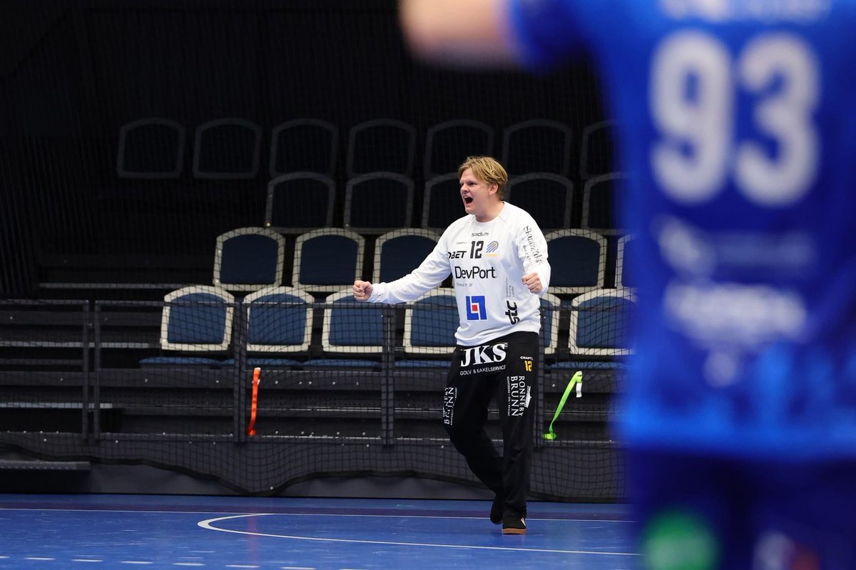 latchshuno's tweet photo. Alla vet hur det gick sist uppe i skogarna. Väggen Melle stängde igen Alstermo fullständigt och visade att storebror alltid är bäst https://t.co/bGc8dvETaY